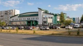 Административное здание банка, площадь 9130 кв. м, кадастровый номер 86:11:0102011:43, а также земельный участок площадь 9135 кв. м, з, кадастровый номер 86:11:0101008:81.
